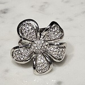 NWOT - Dazzling Silver Floral Ring